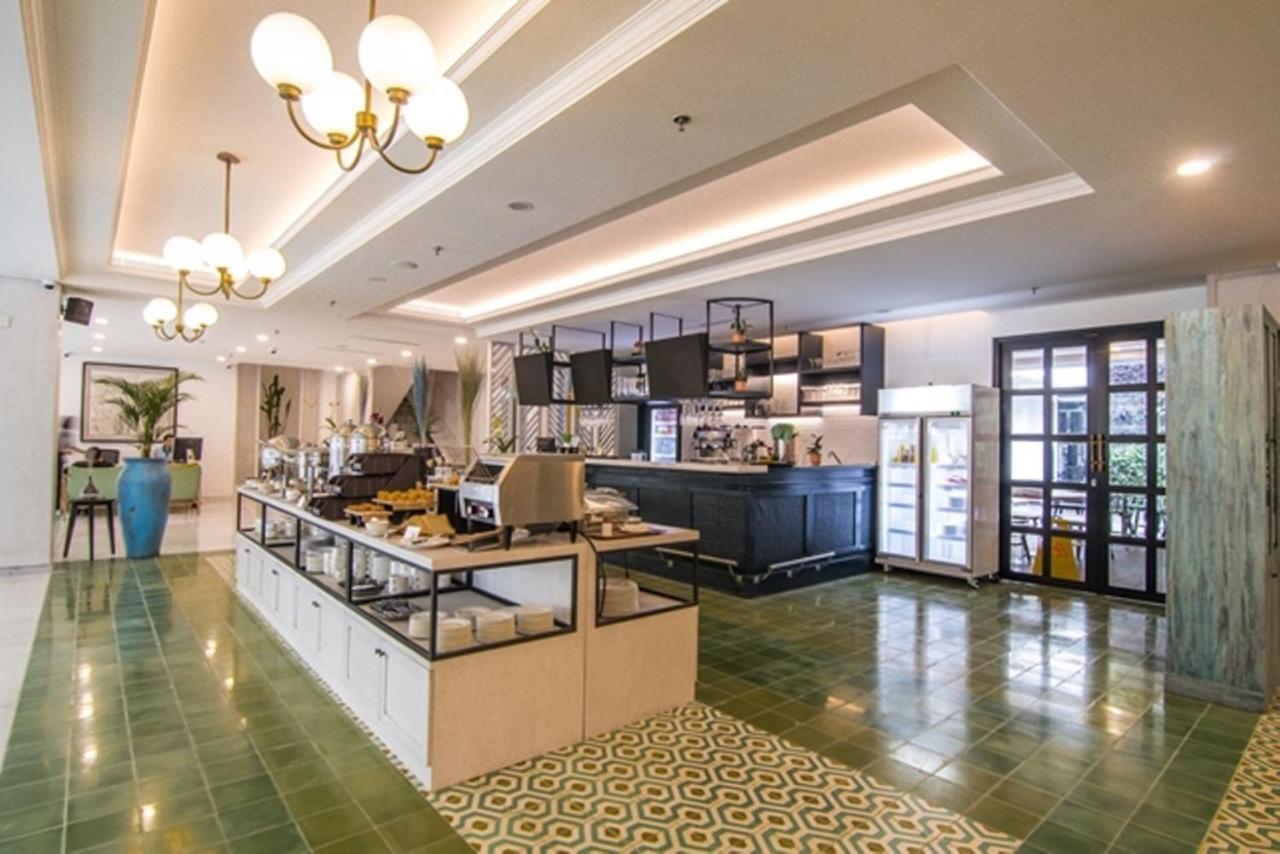 Jambuluwuk Thamrin Hotel Giacarta Esterno foto